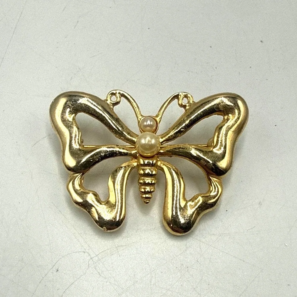 Vintage AJC Gold Tone Butterfly Brooch Faux Pearl Figural Pin Accessory‎